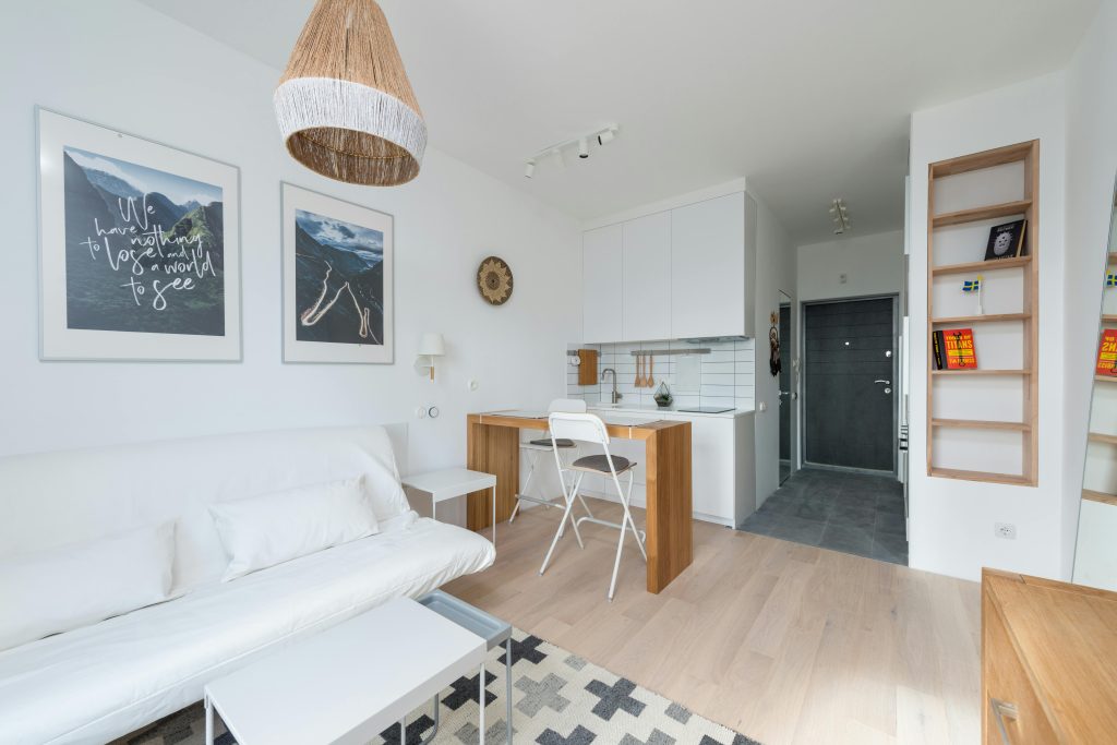 Comment bien aménager un petit salon ?