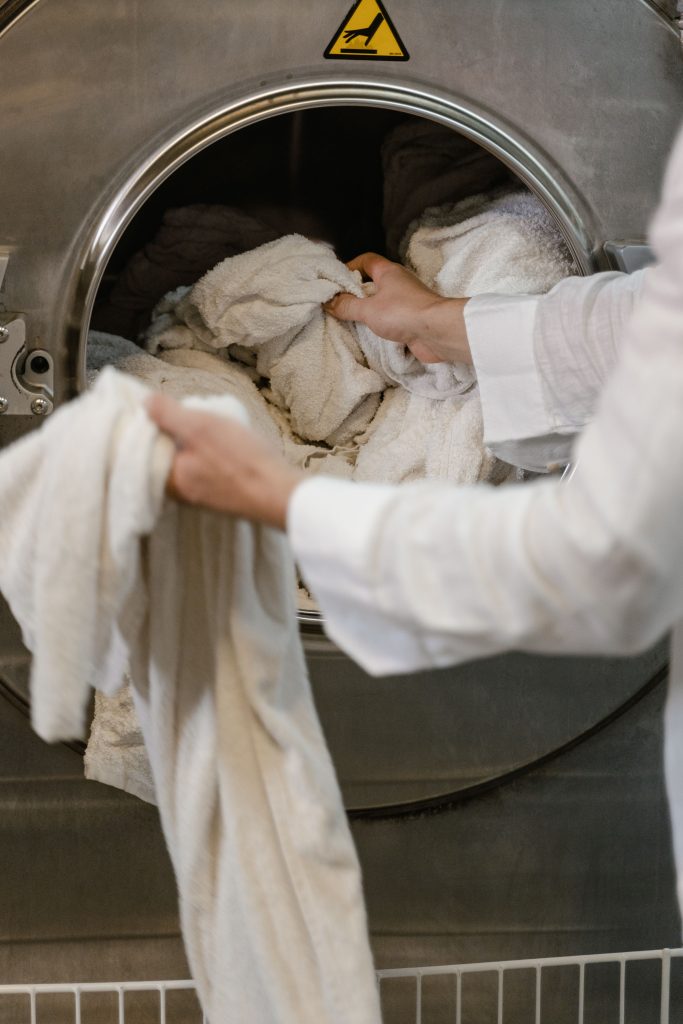 Quelle machine à laver 8 kg choisir pour 4-5 personnes ?