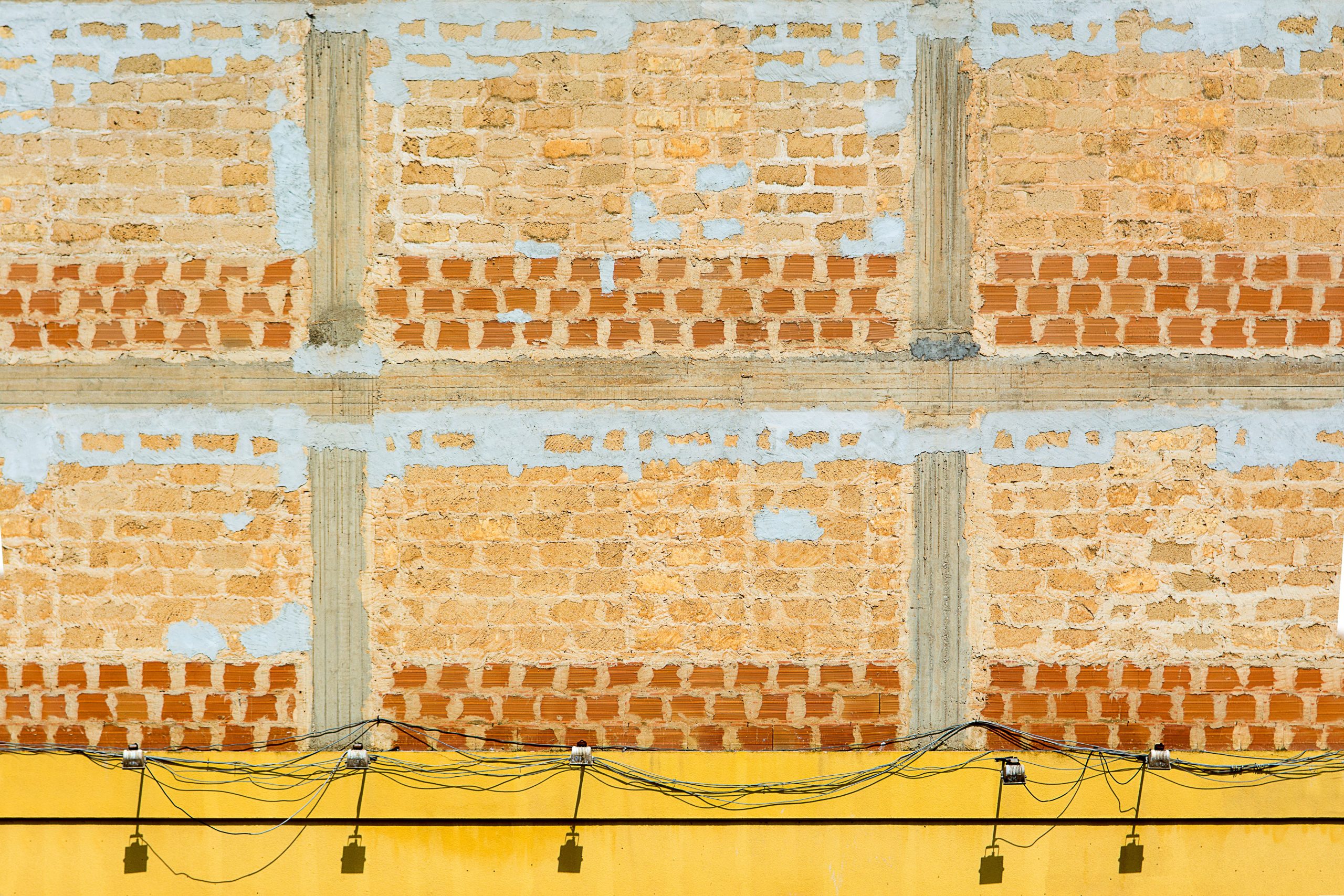 Mur en parpaing brut sans finition