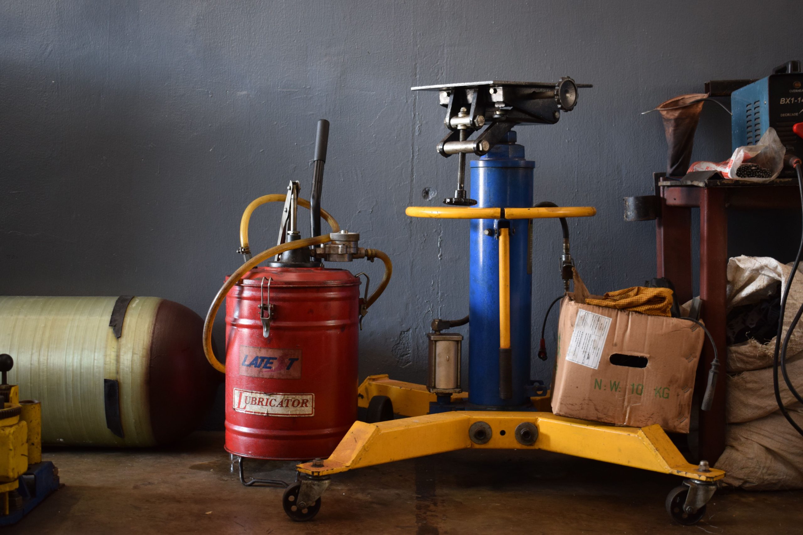Atelier équipé avec lubrificateur industriel