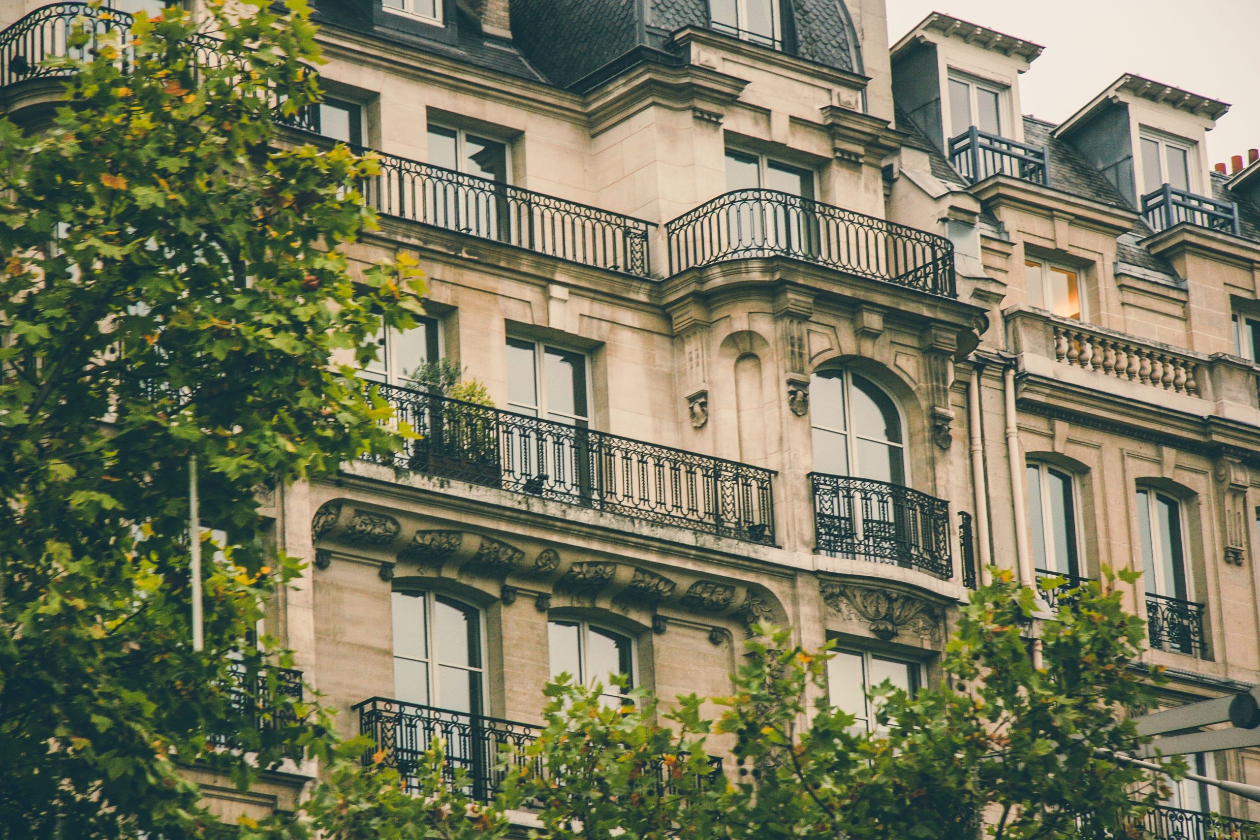 Facade batiment Lardenne Toulouse balcons classiques