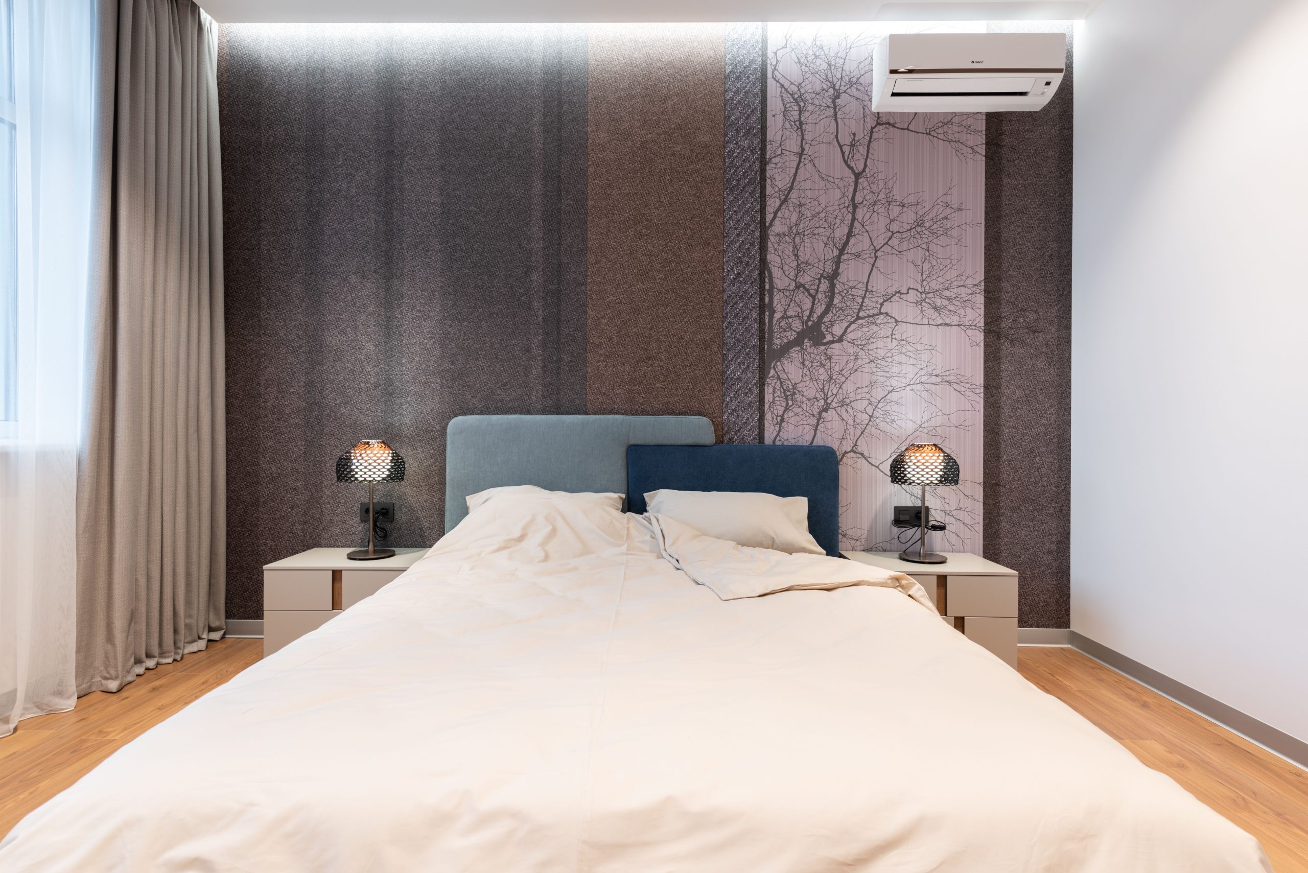 Chambre moderne lumineuse lit fenêtre