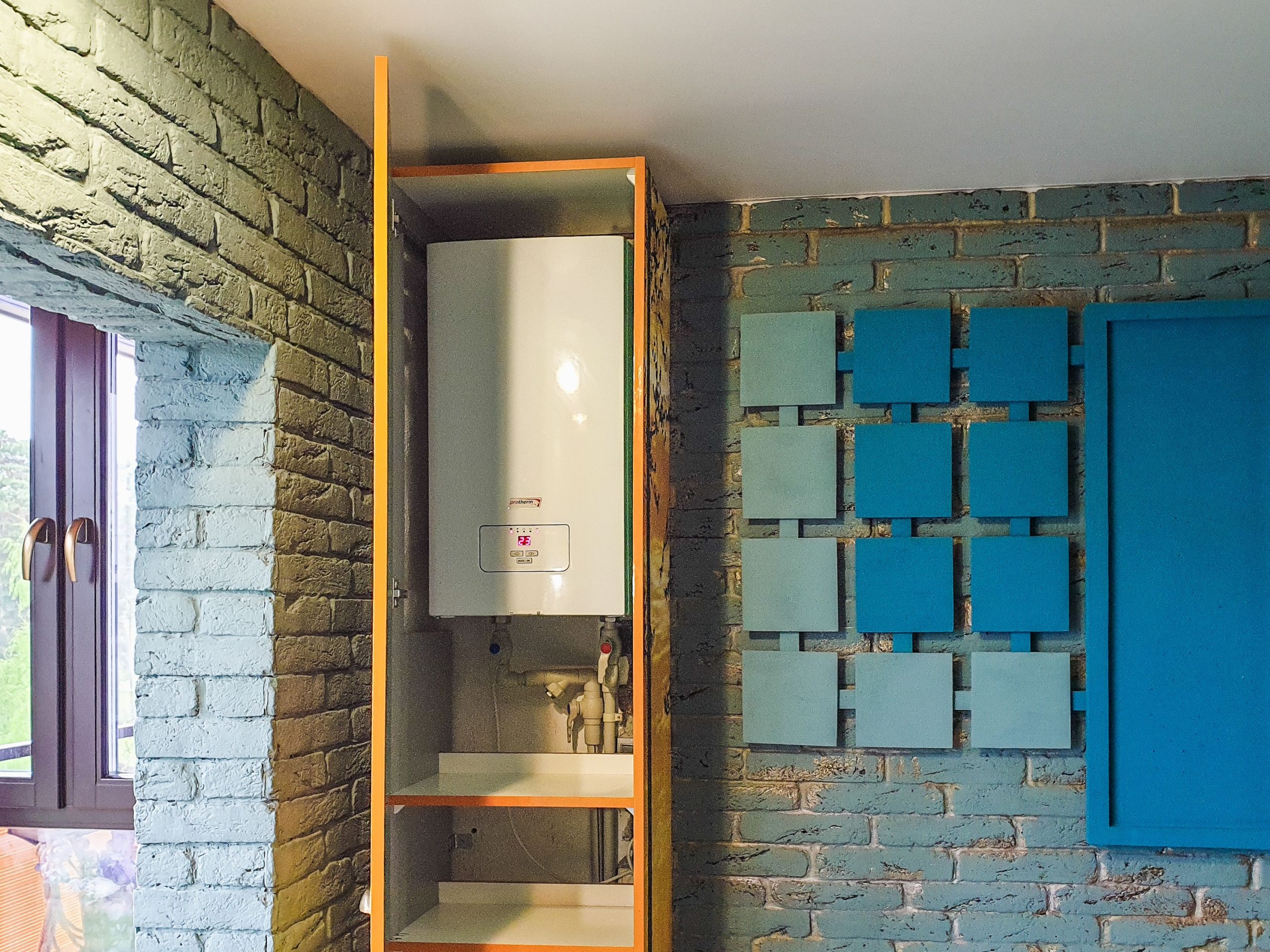 Chauffe-eau électrique installé armoire